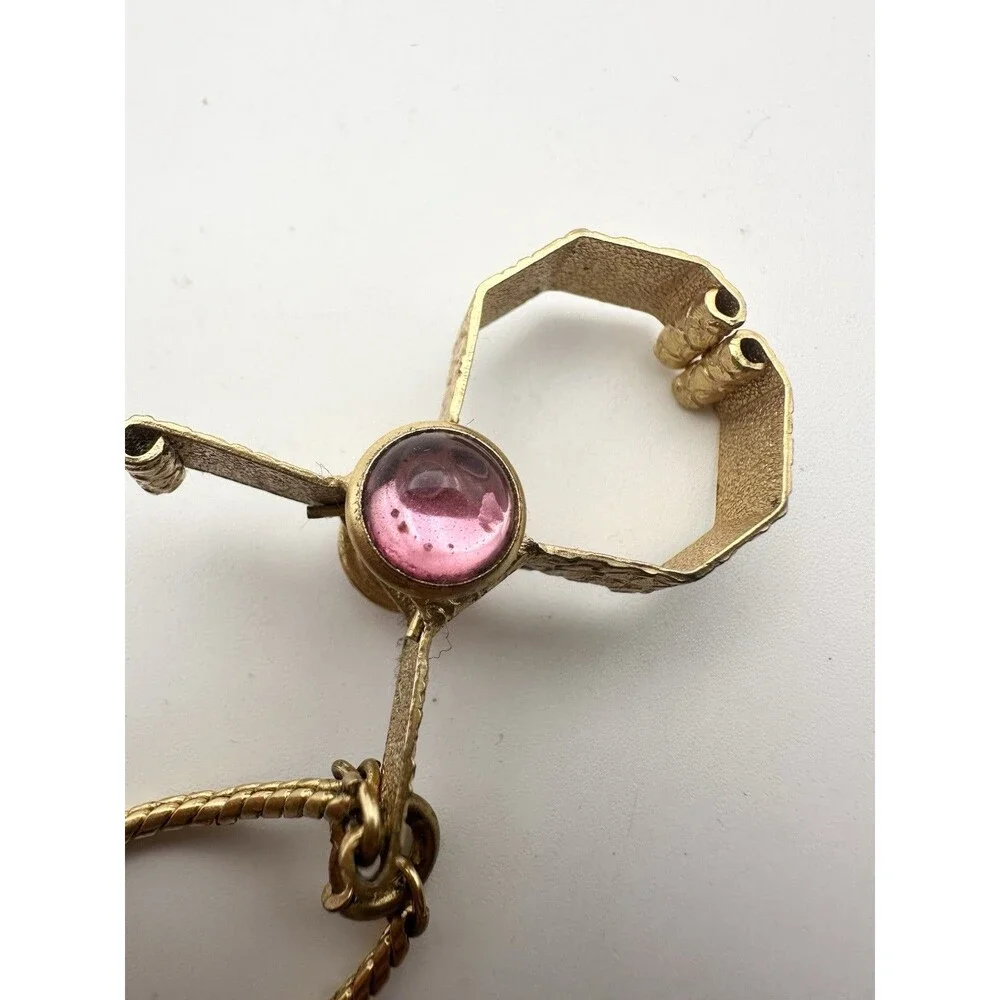 Vintage gold glove clip floral engraved 50's